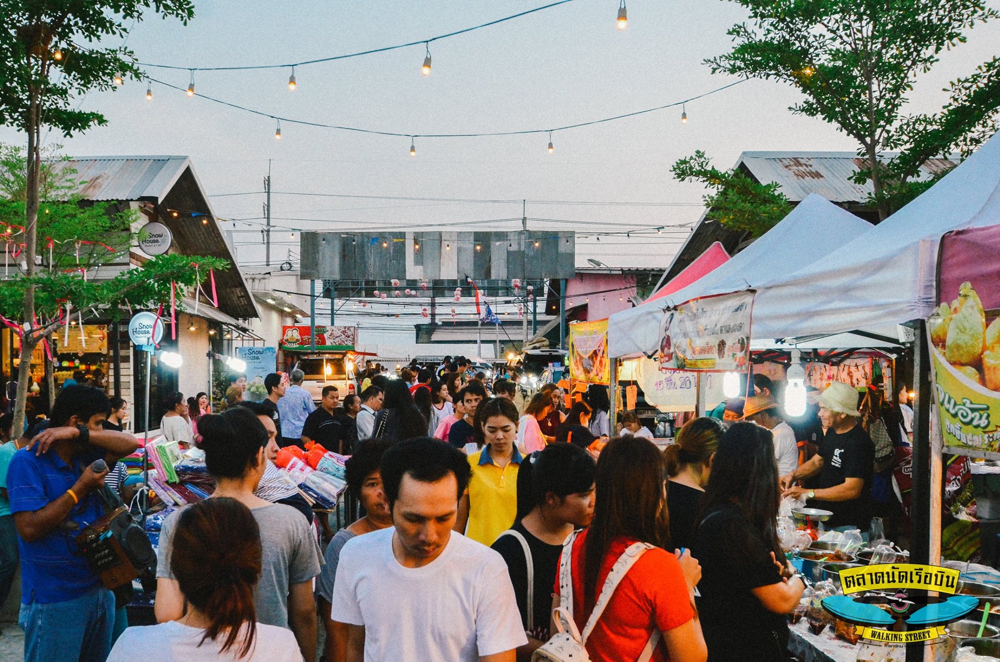 ทำเลค้าขาย-ตลาดนัดเรือบิน-08 ตลาดนัดเรือบิน "เดินเล่น กินลม ชมเรือบิน"