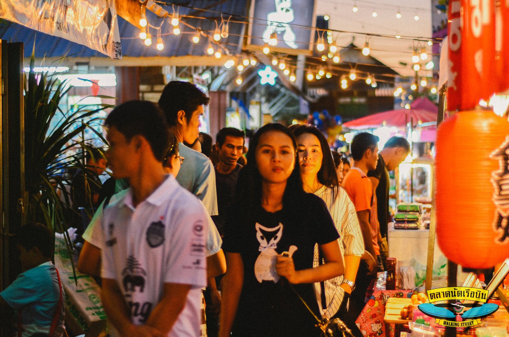 ทำเลค้าขาย-ตลาดนัดเรือบิน07 ตลาดนัดเรือบิน "เดินเล่น กินลม ชมเรือบิน"
