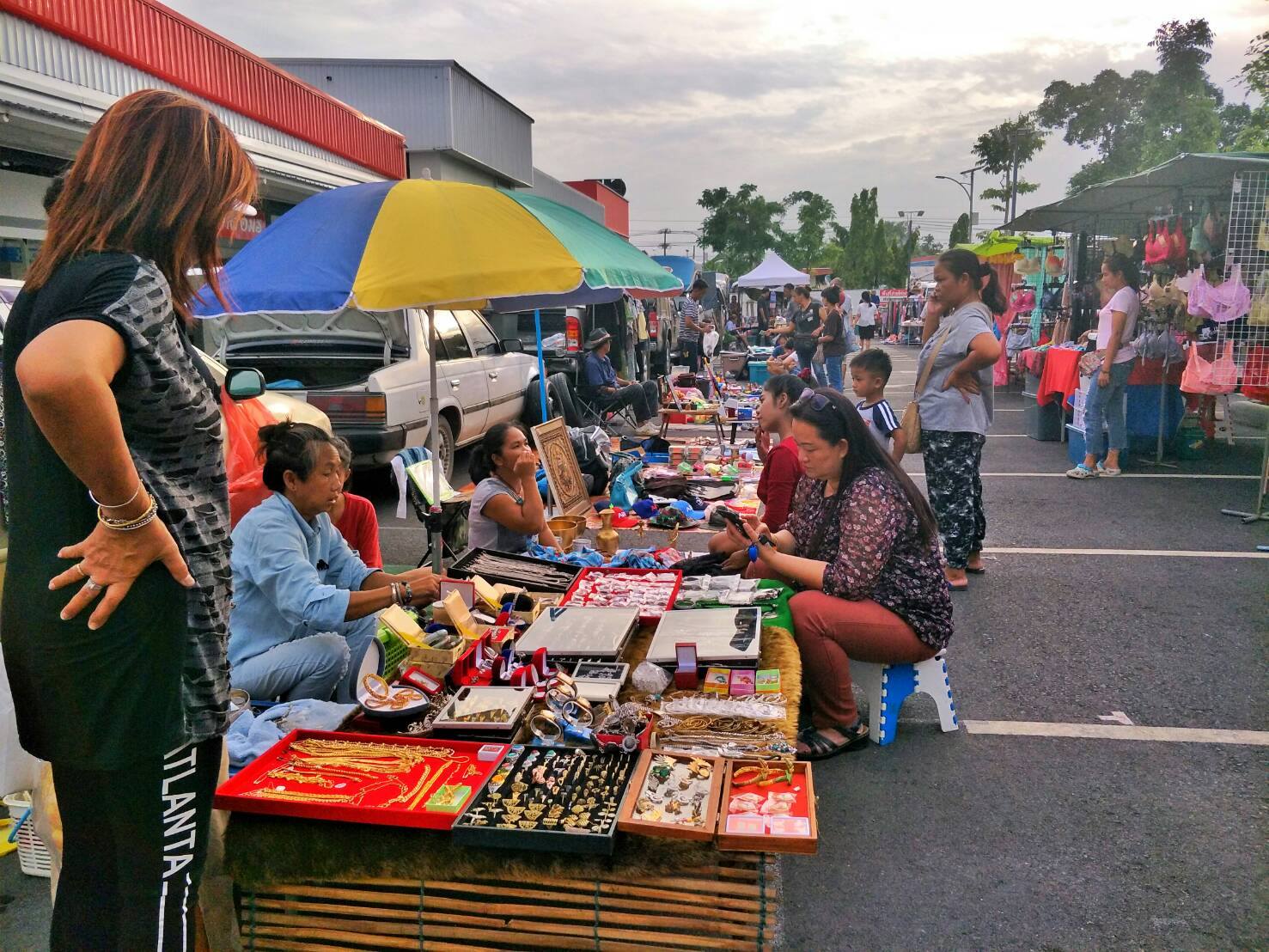 ทำเลค้าขาย-ตลาดอมร06 ตลาดอมร ทำเลขายของย่านลำลูกกา-สายไหม-ดอนเมือง