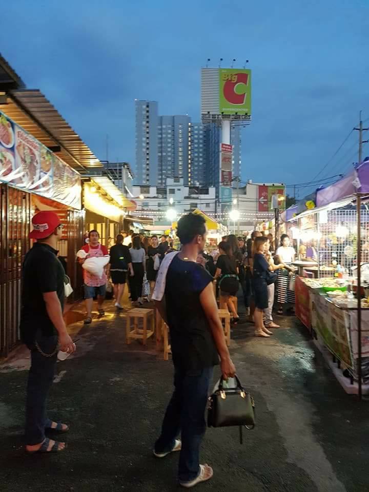ทำเลค้าขาย-ตลาดนัดบางปะกอก07 ตลาดเปิดท้ายหน้าห้าง Big C บางปะกอก