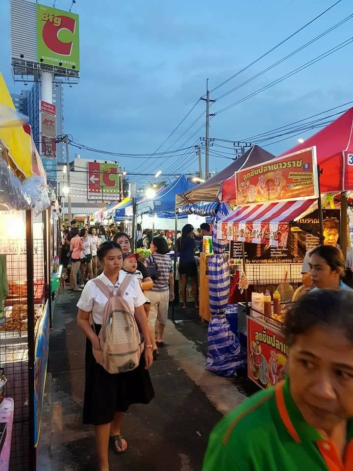 ทำเลค้าขาย-ตลาดนัดบางปะกอก02 ตลาดเปิดท้ายหน้าห้าง Big C บางปะกอก
