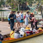 ล่องเรือ