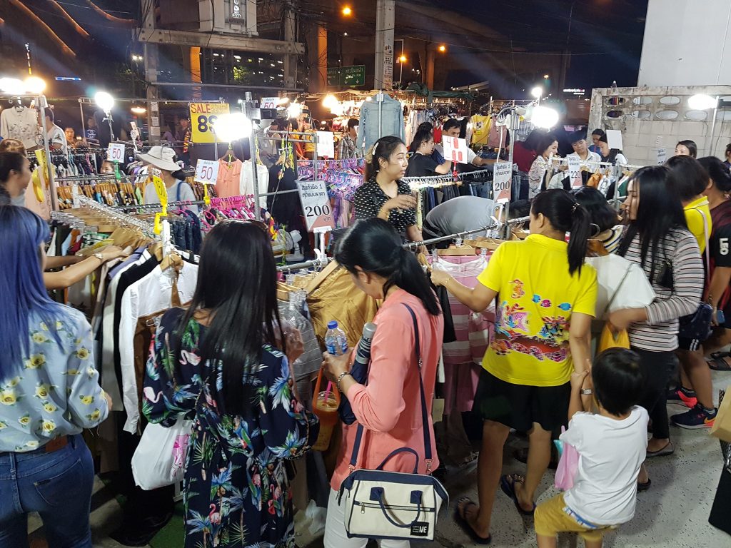 ตลาดบางใหญ่7-1024x768 ตลาดบางใหญ่ เปิดรับผู้ค้าของกินเพิ่ม ขายทั้ง เช้า กลางวัน เย็น ดึก