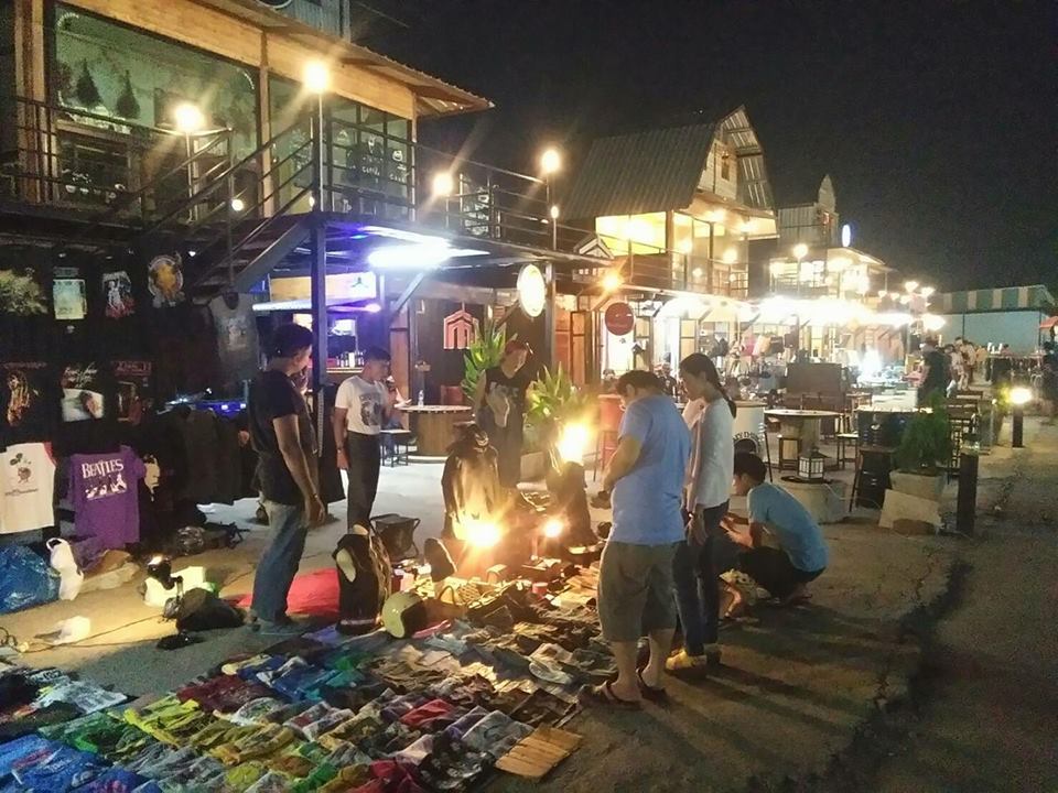 ตลาดนัดลาดสวายวินเทจ6 ตลาดนัดลาดสวาย วินเทจ ลำลูกกาคลอง4