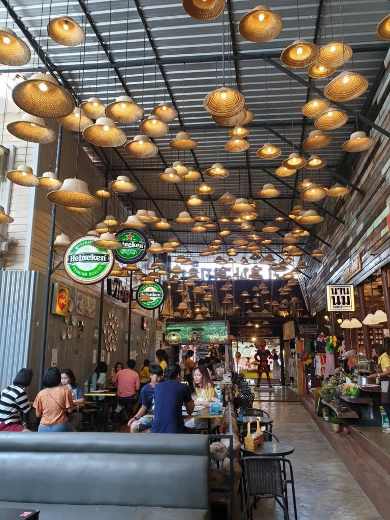 ตลาดอัมพวาพัทยา06-768x1024 ตลาดอัมพวา พัทยา มาร์เก็ต  ถนนคนเดิน เปิดรับพ่อค้าแม่ค้า