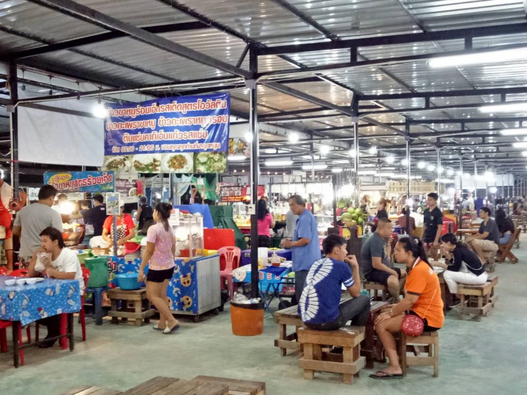 ถนนคนเดินสายสี่02-1024x768 ตลาดคนเดินสาย 4 ปากซอยกระทุ่มล้ม 11