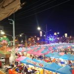 ตลาดนัดติดถนน