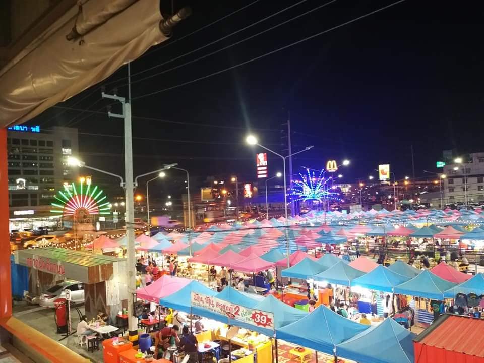 ตลาดนัดติดถนน ตลาดนัดติดถนน เทพารักษ์
