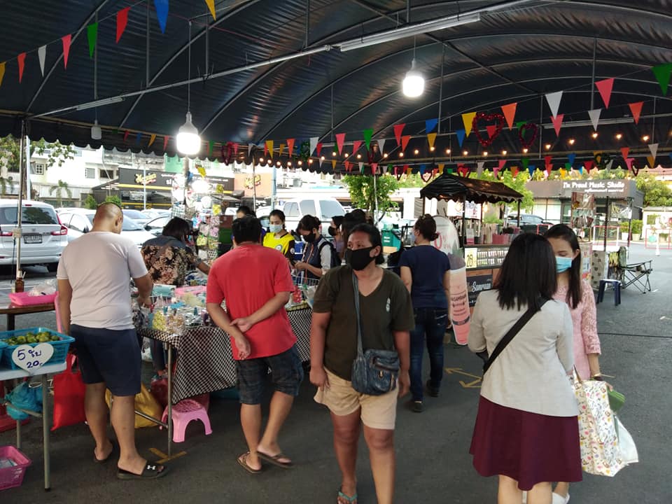 ตลาดหน้าห้างอมร02 ตลาดนัดหน้าห้างอมร พหลโยธิน58