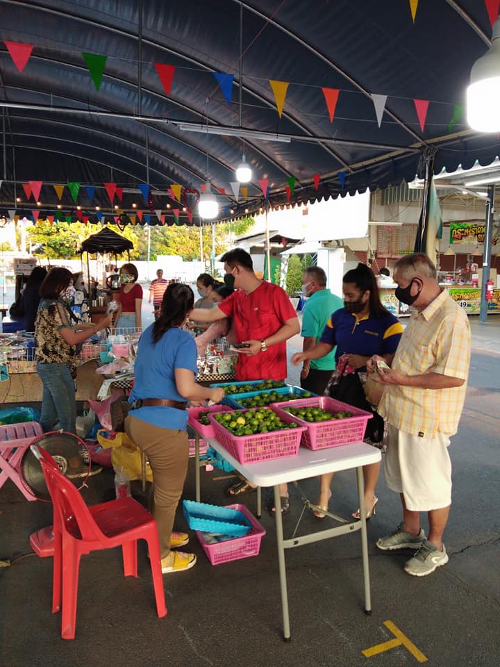 ตลาดหน้าห้างอมร04 ตลาดนัดหน้าห้างอมร พหลโยธิน58