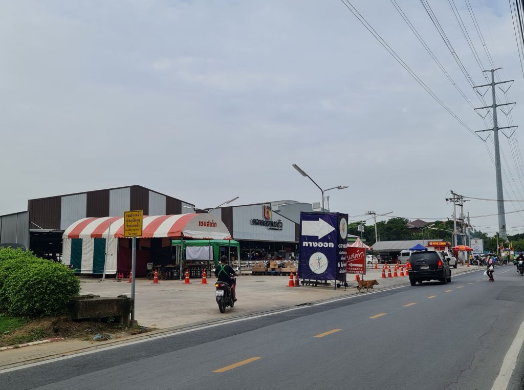 ตลาดครอบครัวบางกรวย08-1024x762 ตลาดครอบครัว สาขา บางกรวย เปิดรับ พ่อค้าแม่ค้า ขายอาหาร กับข้าว ของใช้ ตลาดนัดเย็น