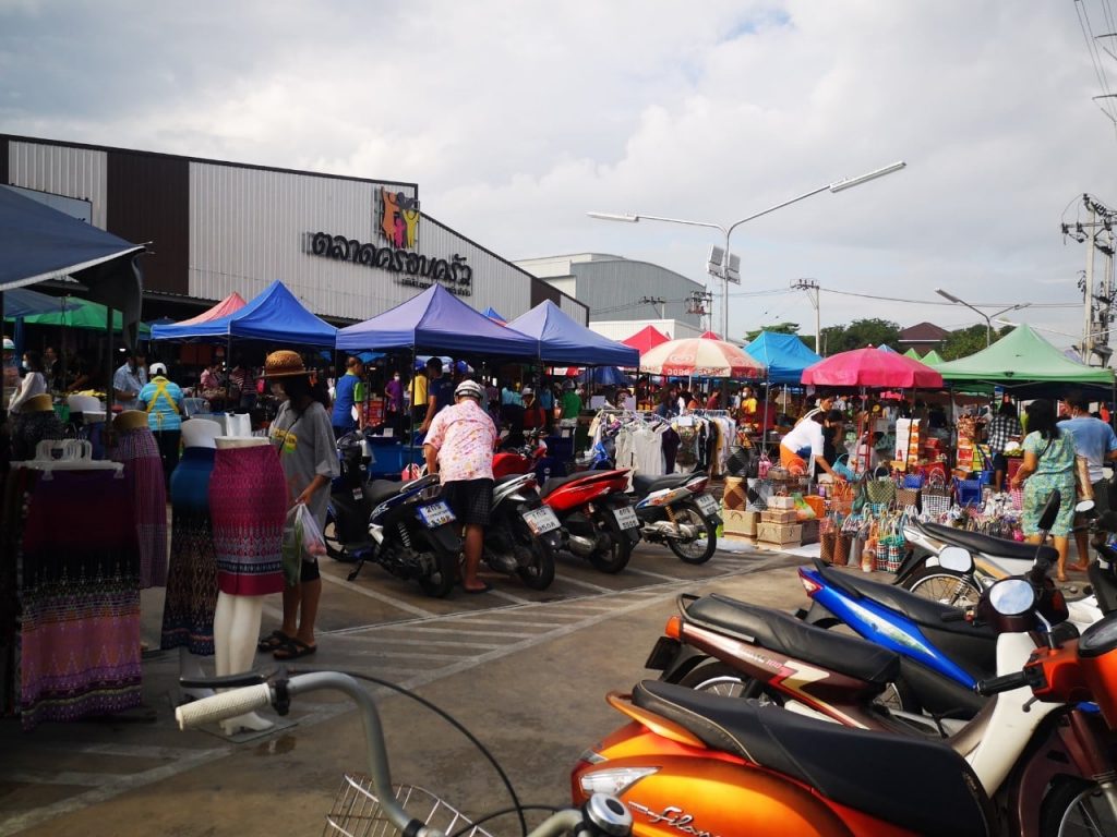ตลาดครอบครัวบางกรวย09-1024x768 ตลาดครอบครัว สาขา บางกรวย เปิดรับ พ่อค้าแม่ค้า ขายอาหาร กับข้าว ของใช้ ตลาดนัดเย็น