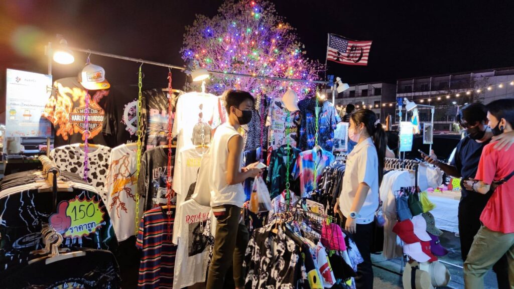 ตลาดสามแยก09-1024x576 ตลาดสามเเยกไนท์มาร์เก็ต เปิดรับพ่อค้าแม่ค้า