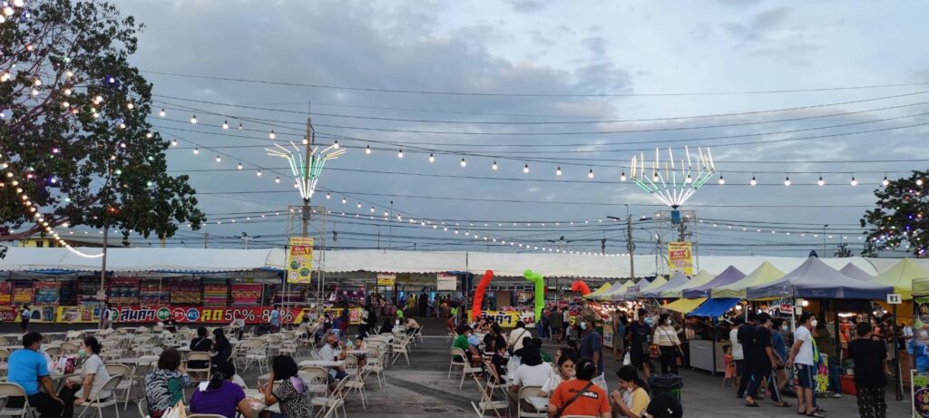 ตลาดสามแยก11-1024x461 ตลาดสามเเยกไนท์มาร์เก็ต เปิดรับพ่อค้าแม่ค้า